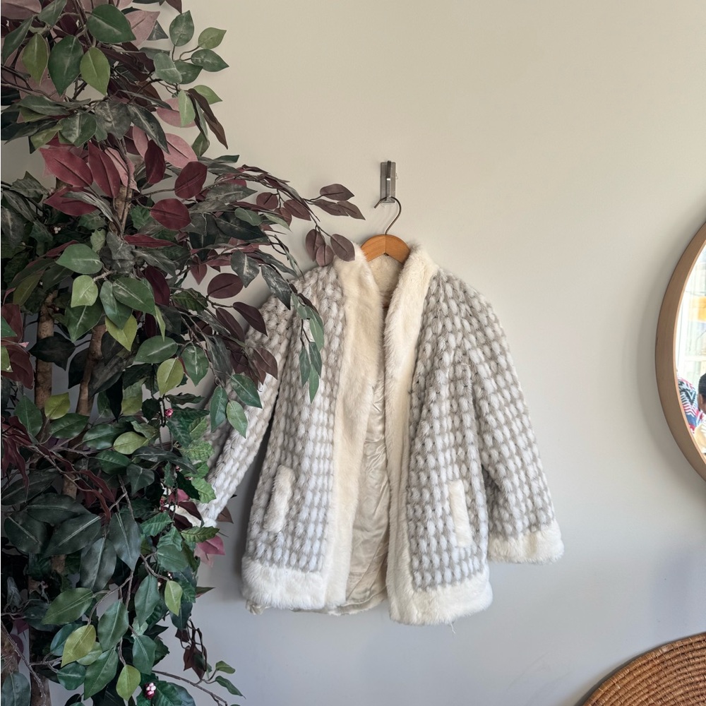 Vintage faux fur medium Gray and White Women's Coat